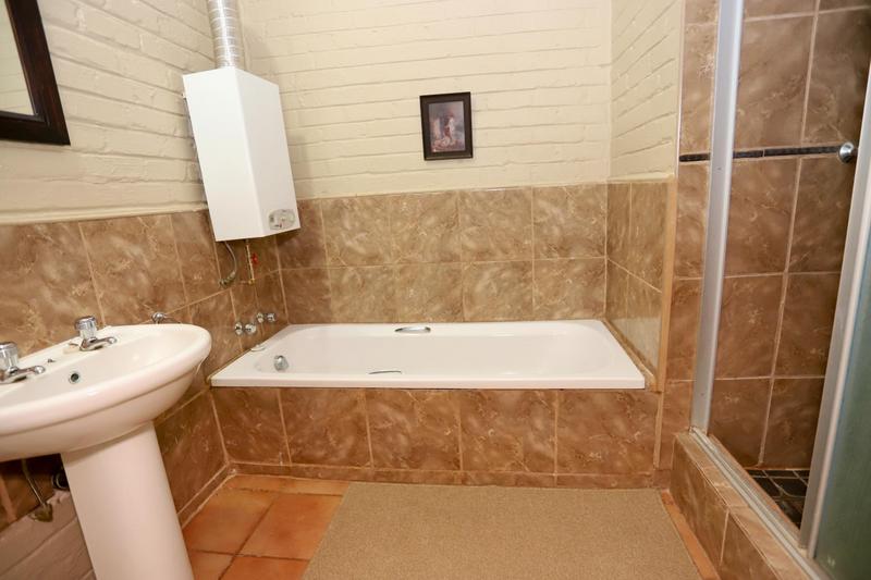 4 Bedroom Property for Sale in Fouriesburg Free State